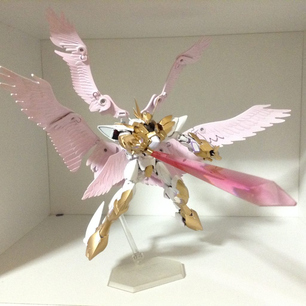 トライオンの剣のやつです。普通のビームサーベルのサイズじゃ本体のボリュームに負けちゃいますからデカいのが有ってよかった！