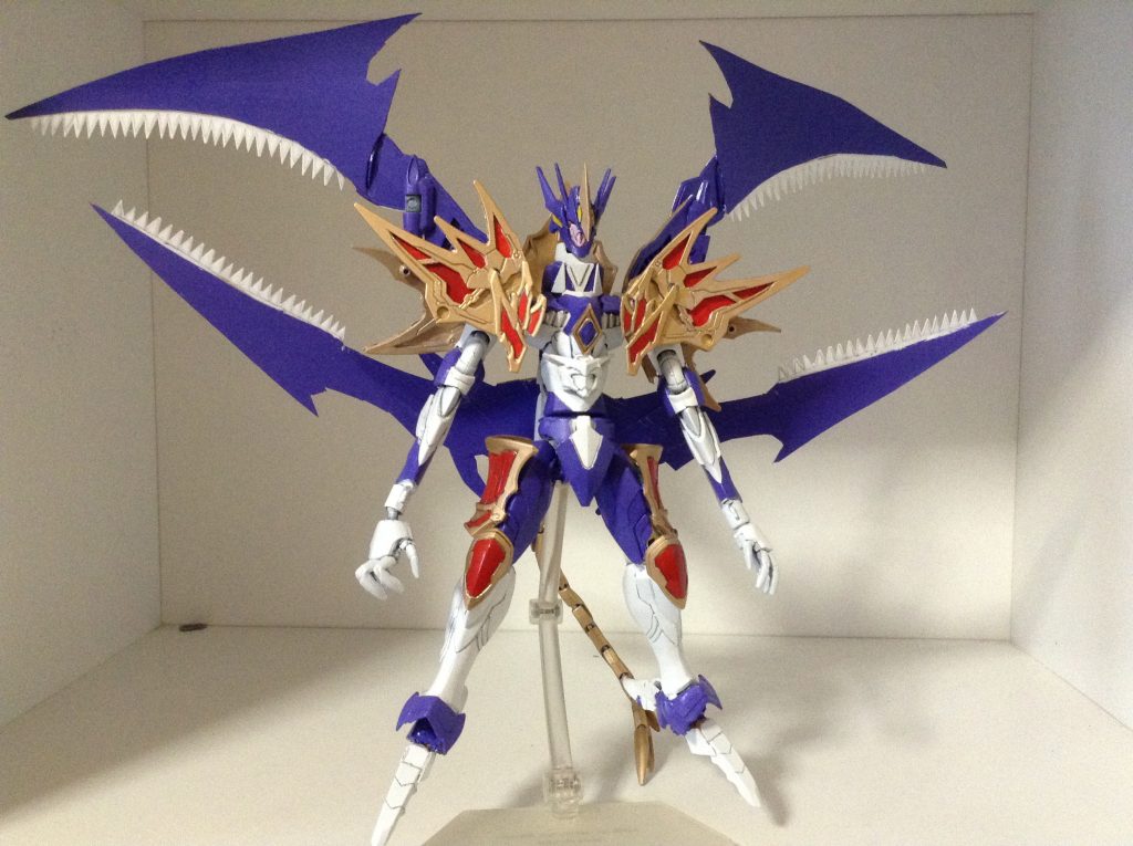 体型は異形感を出したかったので首や腹部、前腕を延ばしてわざとアンバランスにしてます。あとお腹の顏はポータントです。