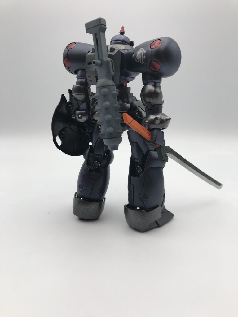 バックパックはガンダムアスタロト、盾は旧キットヤクトドーガのパーツを使用してます。