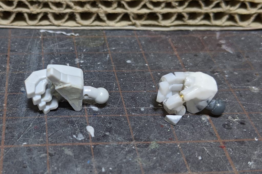 手のいくつかは自作。