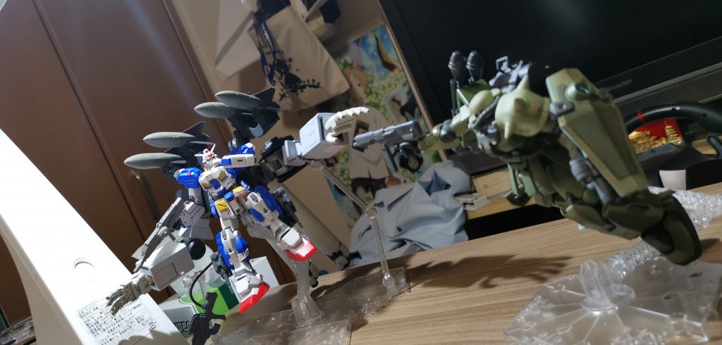 適当に前のザクと一緒にポージング