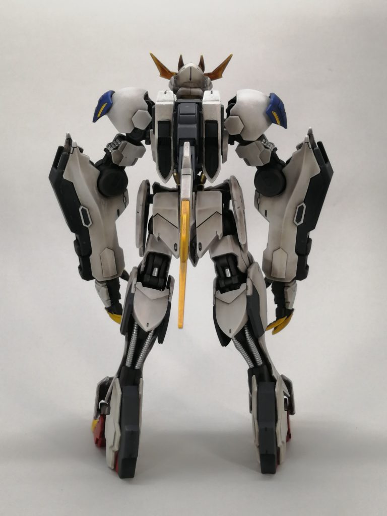 武器の大型メイスはヤスリ掛け中に柄の付け根が折れてしまって無しです。