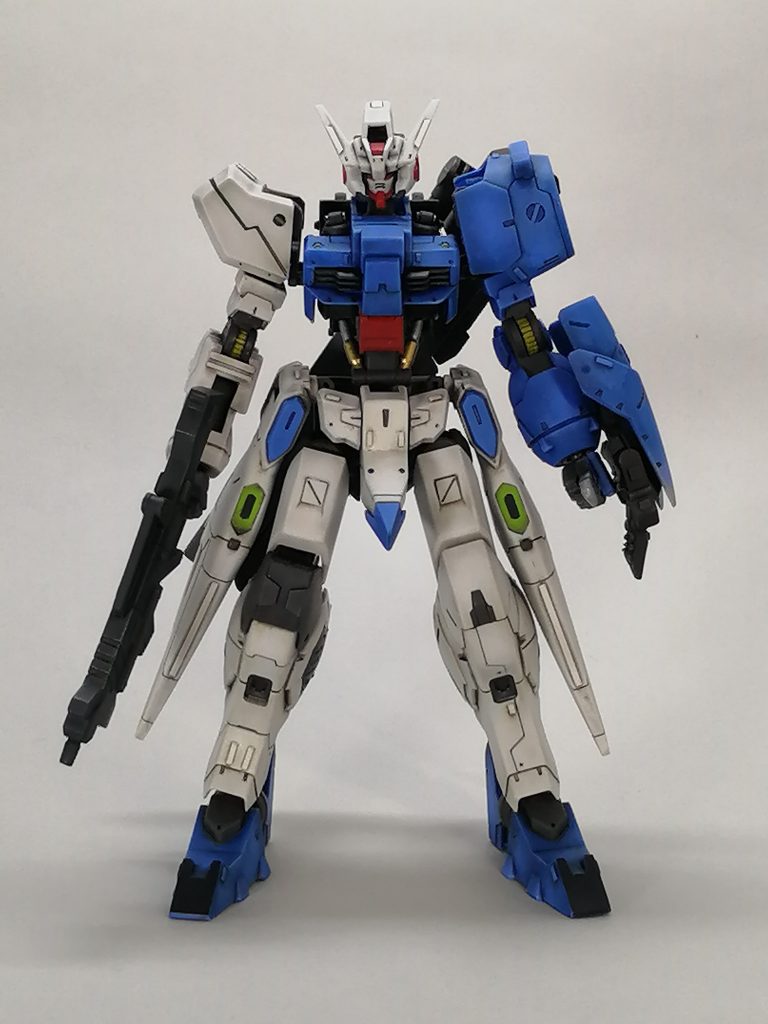 ロボット物のキットって脚や腕など同じような部品を2個組む必要があるのがちょっと億劫に感じるところがあるのですがこのキットは左右非対称なのでそんなマンネリが起きないのがイイですね。スジボリなどのディテール追加の位置も左右で合わせる必要もないですし(^-^;