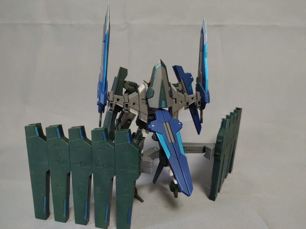 主兵装は次の通り。GNホルスタービット×10、GNソードキャノン×2(オリジナル)、GNシールドビット×9、GNスナイパーライフルII、GNライフルビットIII×1(オリジナル)、GNライフルビットII×1、GNライフルビット×6、GNビームピストルII×4