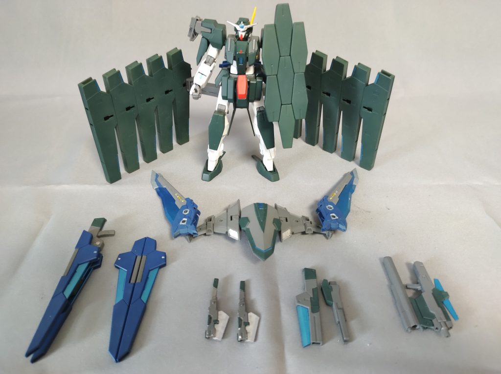 新規兵装としては、射撃のメイン兵装となるGNライフルビットIIIと、バックパックにマウントされている近接戦及び艦隊砲撃用のGNソードキャノン2門となっている。GNライフルビットIIIはサバーニャのライフルビットIIにGNライフルビットを2門懸架した構造となっており、計3門の砲身によるGN粒子の増幅共振により従来品よりも粒子収束率が高くなり、射程及び貫通力が向上している。