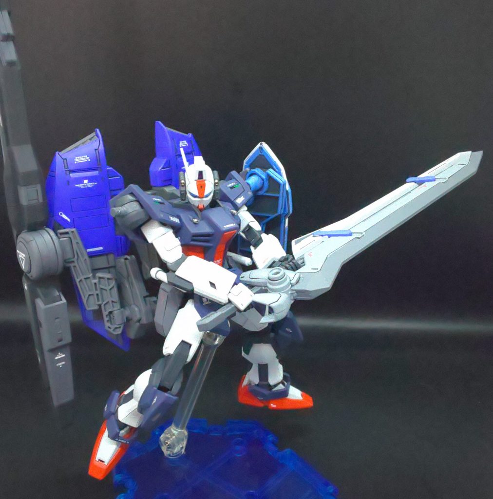 GNバスターソードは言わずもがな。ファングは、量産機なので非搭載です(一般のパイロットには使いこなせないと想定して)