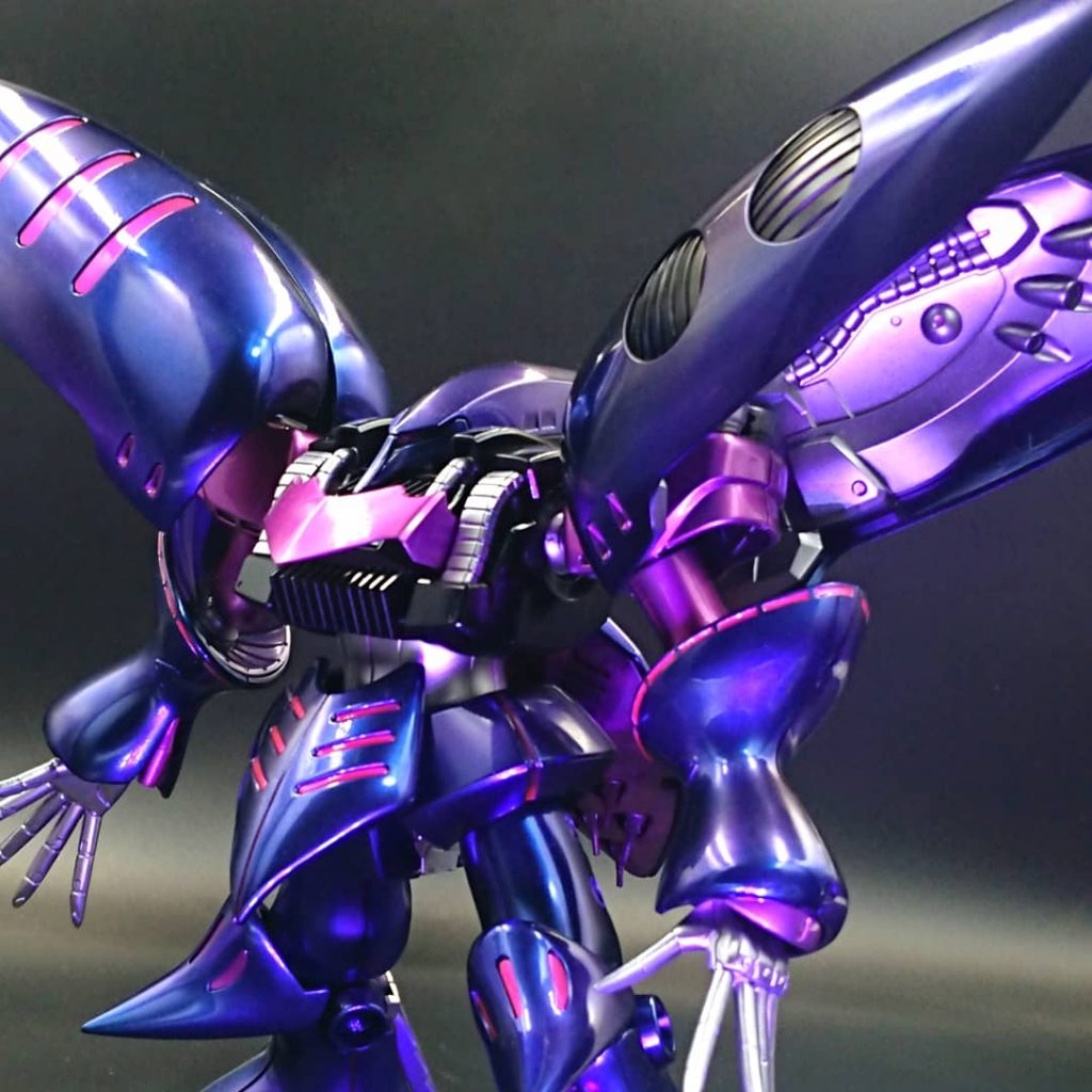 蛍光クリアカラーを使っているのでブラックライトに反応します。