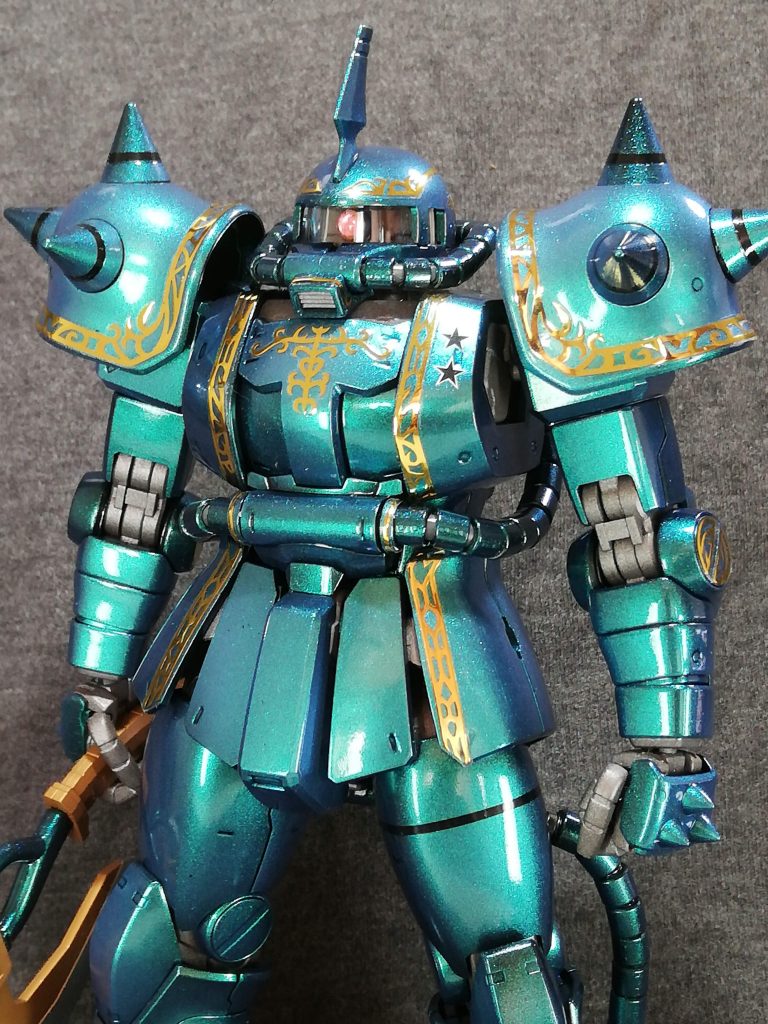 ななめ前。今回、初めて使用したMr.クリスタルカラーはすごく良い発色。そしてスーパークリアⅢも綺麗な塗膜に仕上がってくれ、パールカラー初心者にもすごく助かる塗料でした。この調子で、久しぶりにカーモデルでも作ってみたくなってきました。