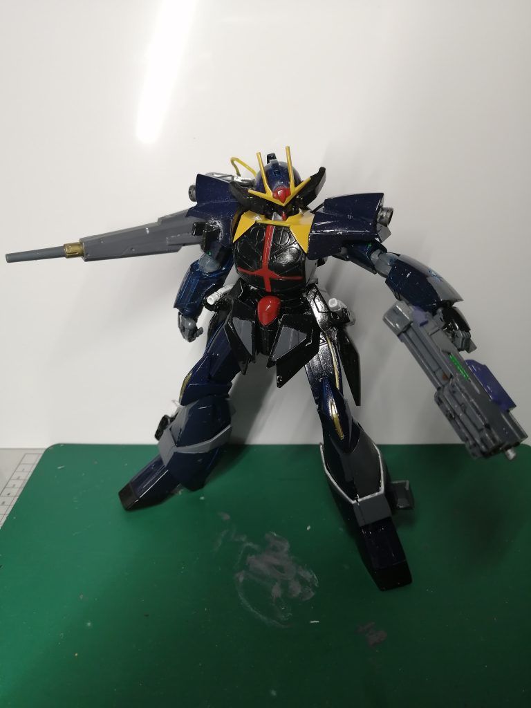 強襲型装備ビームガトリングガン×２                                         大型ミサイル×２