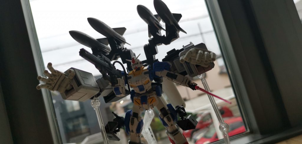 他に脚にもコトブキヤの単相袍、ミサイルポッドをつけたりと重武装です。