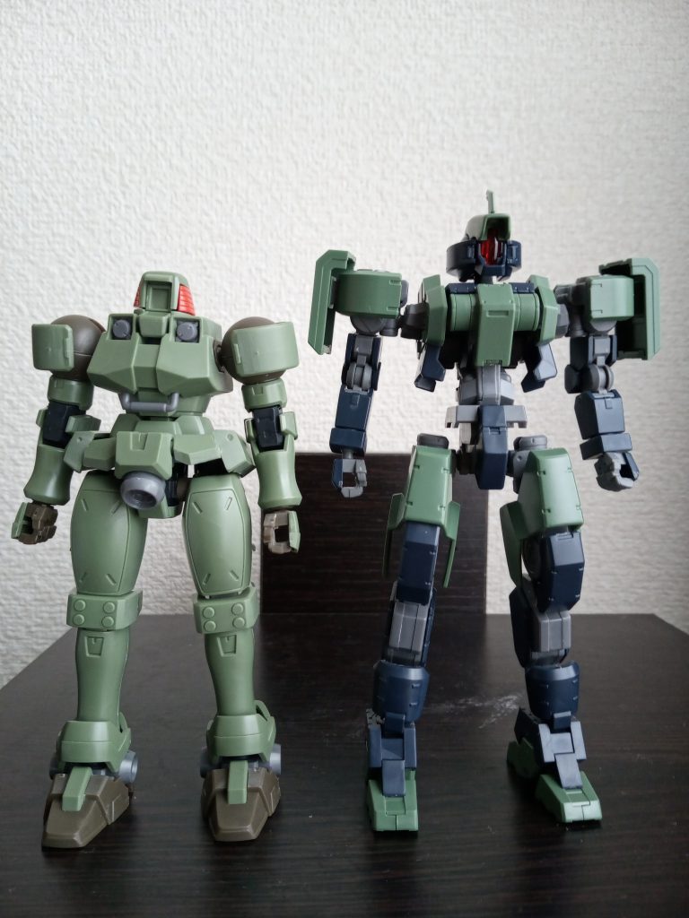 骨組みとなったゲイレール、外観となったリーオー。内部フレームはほぼゲイレールですが、肩を含めた腕はリーオーのものです。肩に丸みがあった方がリーオーらしいかと思いました。リーオーのパーツの受け穴等がそのままフレームに付くものは使用し、付けられないときにはゲイレールの外装パーツの受け等を移植しました。