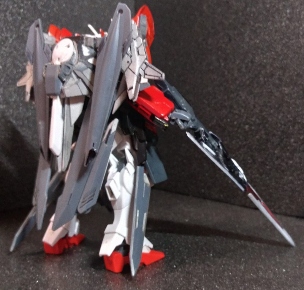 ナイトランザムを発動していない際はマント状態で機動バックパック形態になっている