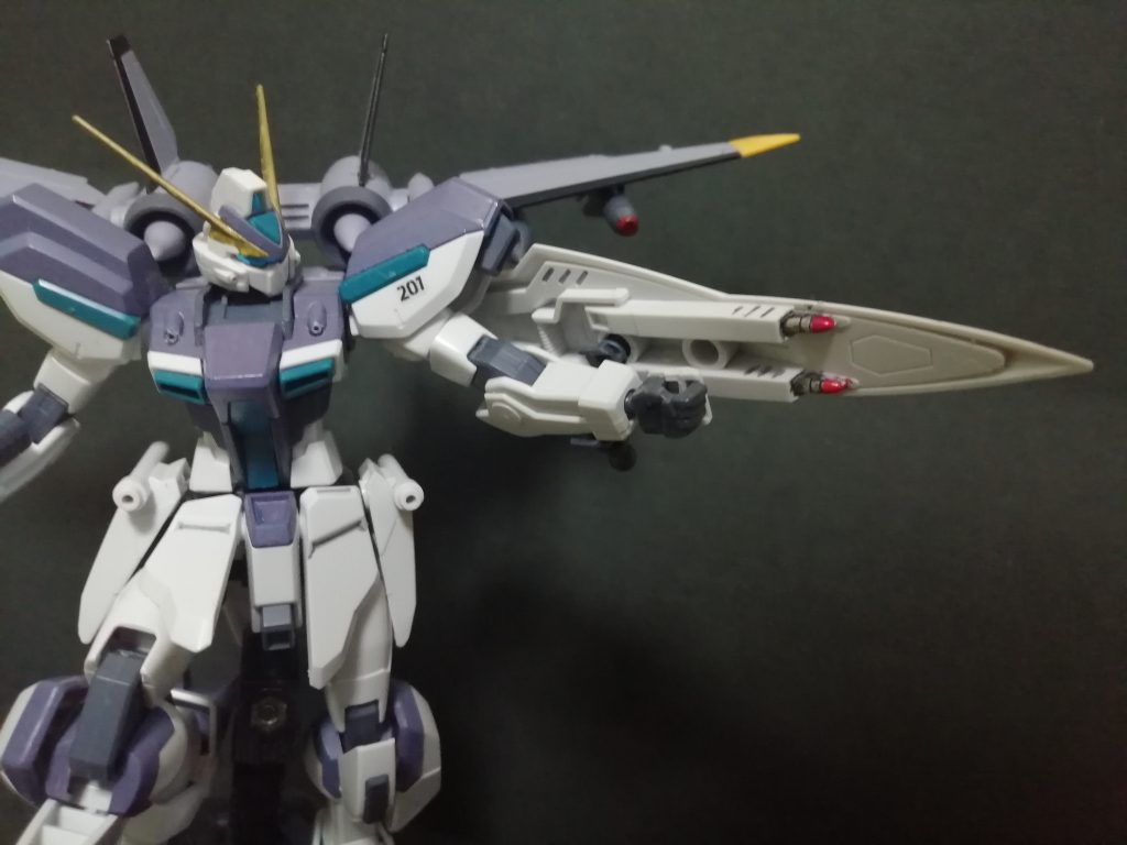 シールド裏 汚いですがミサイルを塗装しようとしました