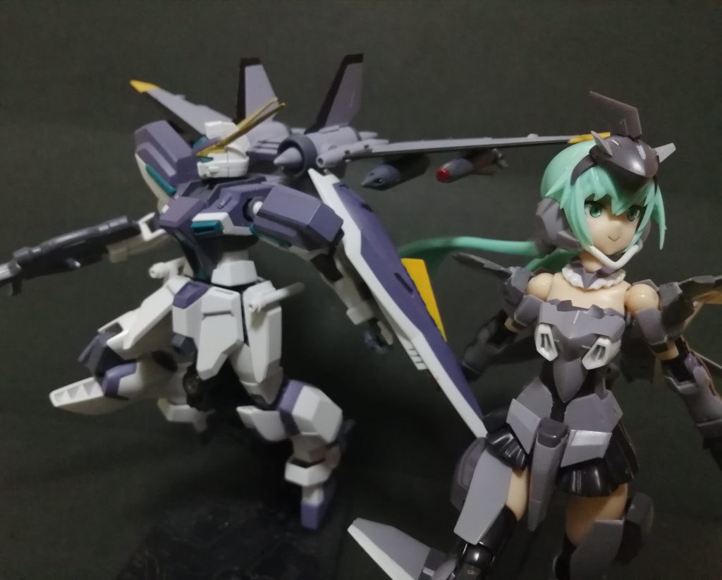 元々スティレットの相方?サポート?的な機体として造ったのですがバックパックが派手でこっちの方が目立ってしまっている気がして別の機体を探していました