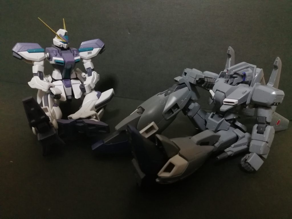 駄弁るウィンダムとZプラスZ+「そういえば僕ら以外に の相方の機体って見たこと無いんですけどどんな機体なんです?」ウィ「まだ居ないぞ」Z+「へ?」ウィンダム「良い機体が思いつかないんだってよー」Z+「最初の が来たのっていつなんです?」ウィ「えー  轟雷は…一年半前だったかな?」Z+「そんな思いつかないもんなんですかね…」