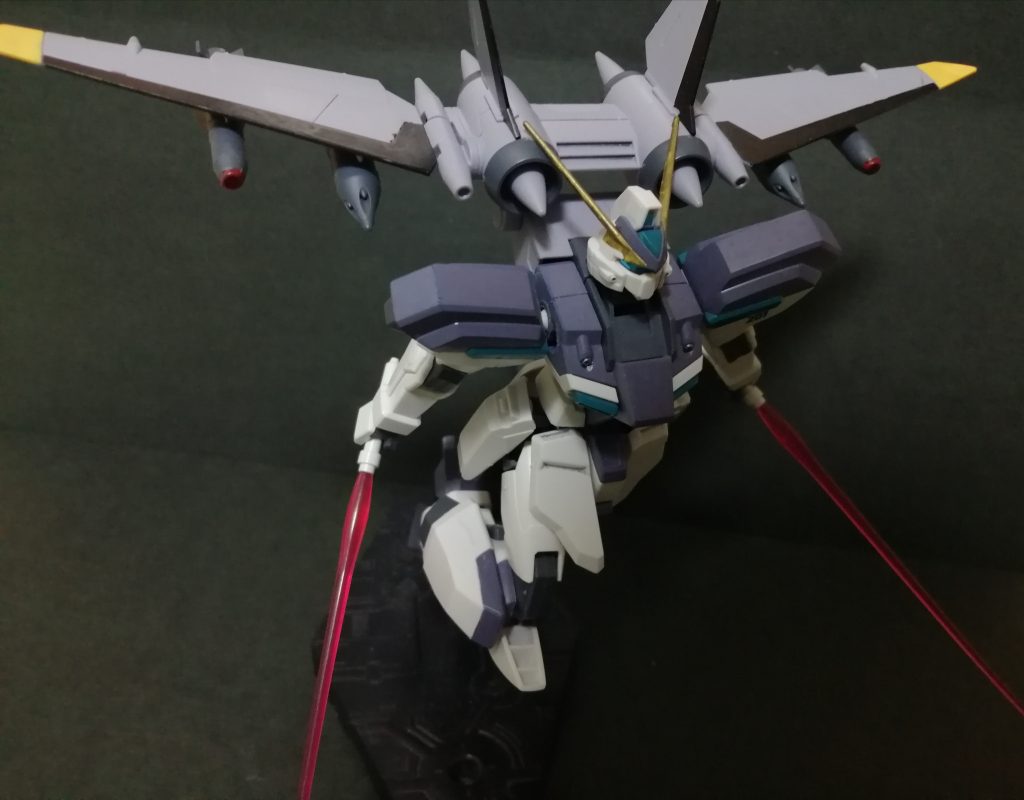 サーベル二刀流している以外はいつもの飛行ポーズ