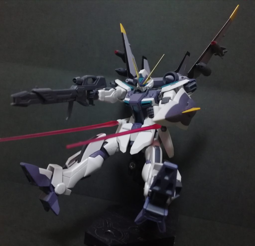 倍返しだぁぁぁぁぁぁ!ビームライフル盾ミサイル肩バルカン頭部バルカンスプレーミサイルランチャー大型ミサイルビームガン見た目はスマートなのに以外と重武装