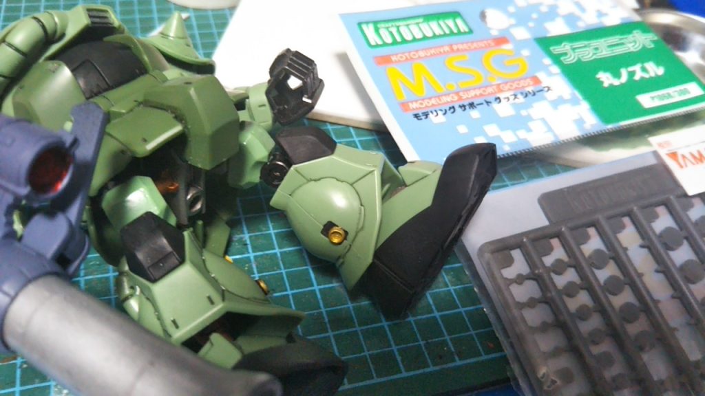 そこのすき間…スラスターを追加したくなるやろ😅　キットが誘って来るんです😎