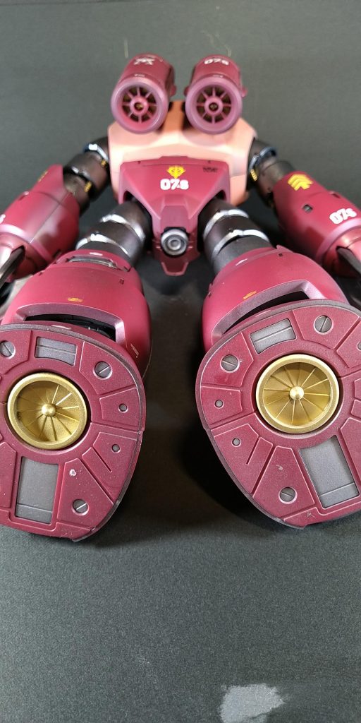 足裏・バックパック内のスクリューがゴールド塗装なのは広島県呉市の「てつのくじら」で展示されている「潜水艦あきしお」のスクリューに影響を受けています