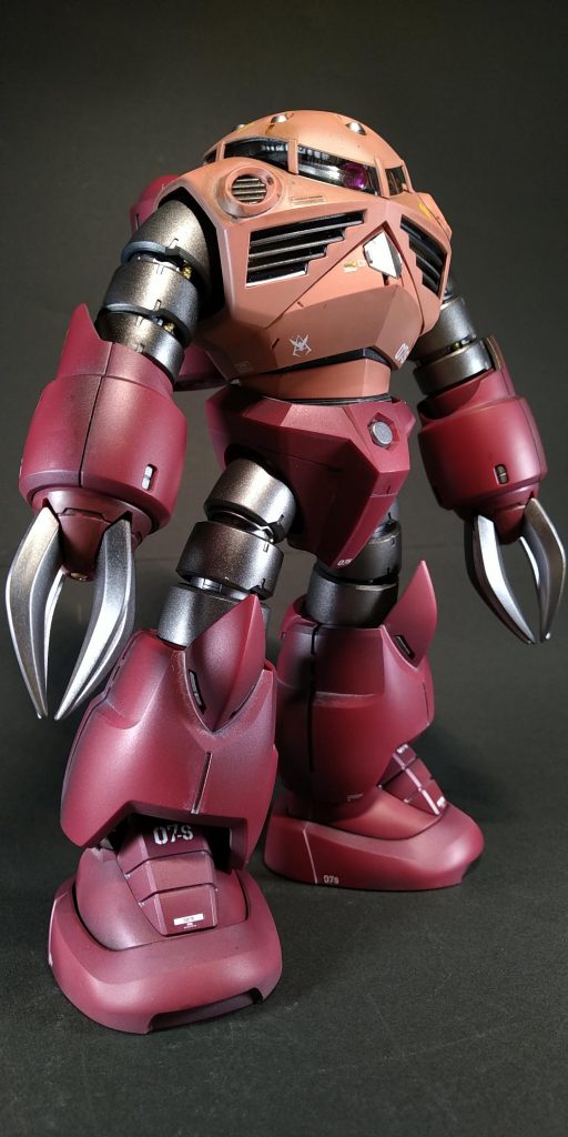 腕部内のケーブルは軟質素材なのでプライマー塗ってゴールド塗装し差し色にしています