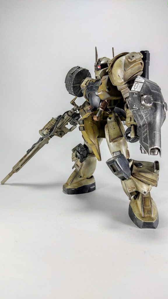 地上戦仕様っぽいウェザリングを全身に施しています。水性ホビーカラーの焼鉄色でチッピング後、リアルタッチマーカーを全身に塗りたくってから指とメラミンスポンジで擦っています。リアルタッチマーカーは本当に便利です。トドメにウェザリングマスターのライトサンド、シルバー、スス、オイルなどなどで適当にお化粧して完成です。以上です。最後まで見ていただきありがとうございました。