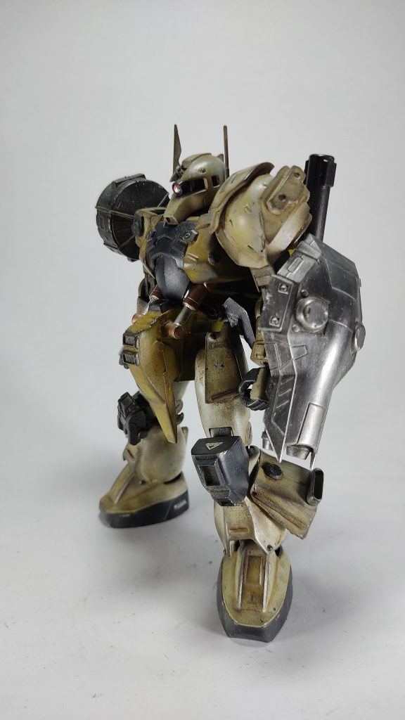 スナイパータイプ、と言うことで当初は引き算の改造をするつもりでした。しかし生来の貧乏性から抜け出す事ができず、余ったパーツを再利用しています。