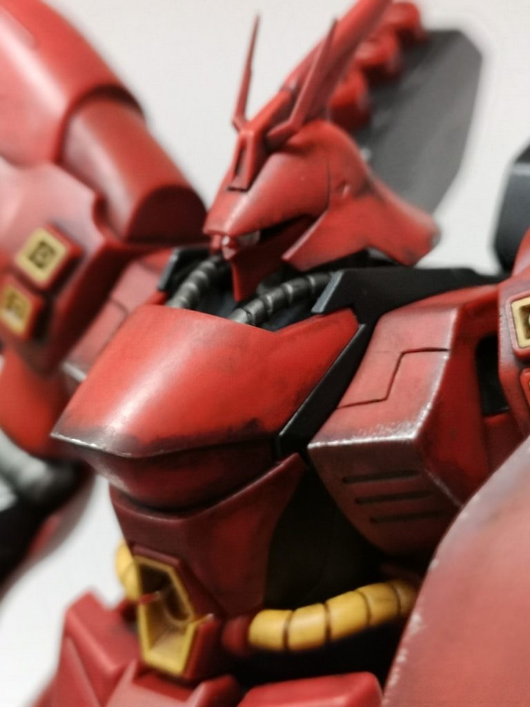 モノアイはガンダムマーカーのメタグリーンを塗った後、クリアパーツを接着。ですがクリアパーツが厚く、色が分かりにくい…。ここは今後の課題ですね。