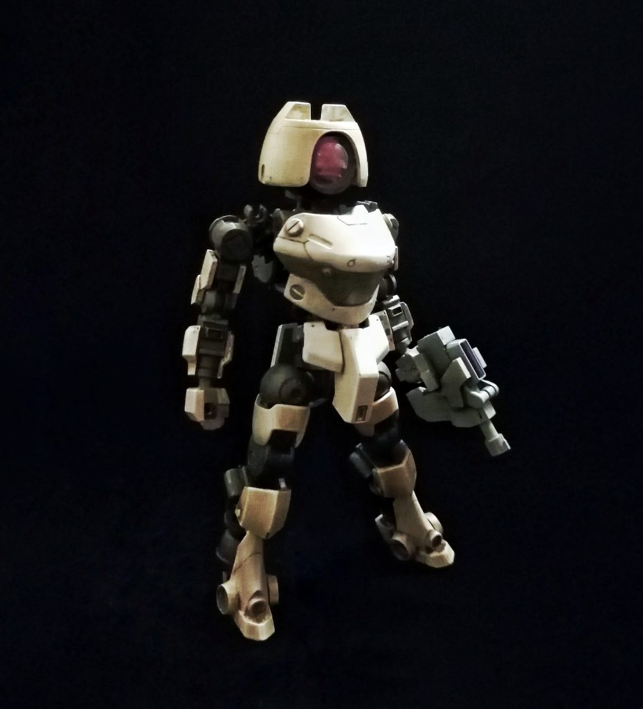 HGグレイズとHGマンロディのフレームを混ぜ込んで作られたオリジナルのフレームを軸にしており、対戦相手やミッションに合わせて、装甲・装備の換装をします。