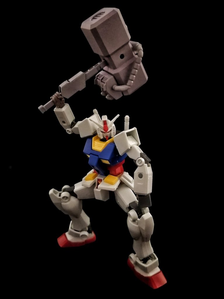 頭部パーツは着脱可能なため、僚機にそのまま武器として使ってもらうこともできます。