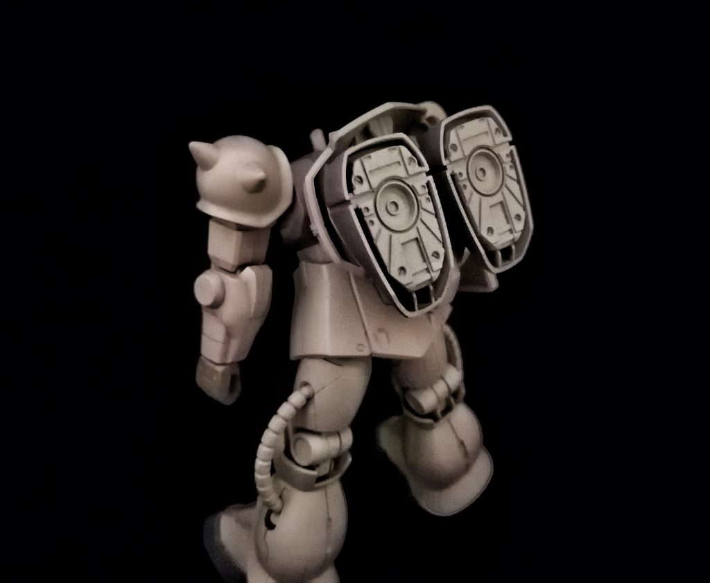 本体のバッグパックに装備されたブースターと合体することで