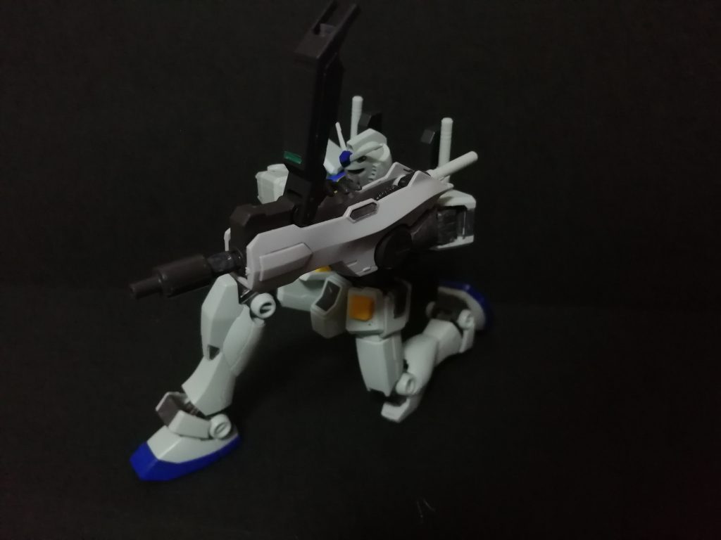 狙撃モードサブアームを隠すカバーを改造したスコープを展開高性能だが大型で被弾しやすいため普段は閉じている設定