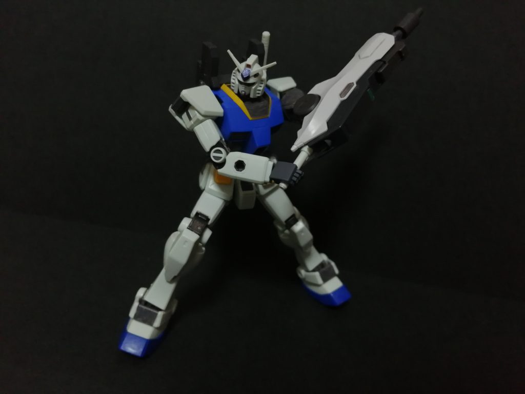 サーベルを付け替えるシーンむしろ取り出そうとしているようにも見える