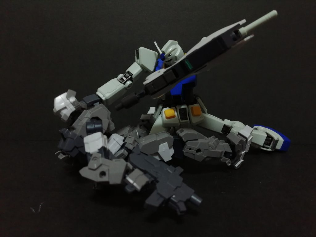 メイン写真別アングル敵機体の肩装甲は前回のバルバトスに使ったので付いていないというかバルバトスに接着したので付けられない