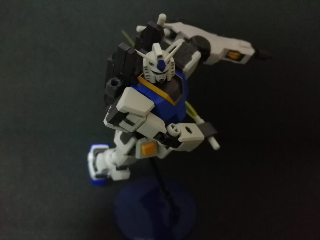 背中のサーベルは取り出し可能左のサーベルは何に使うのか不明