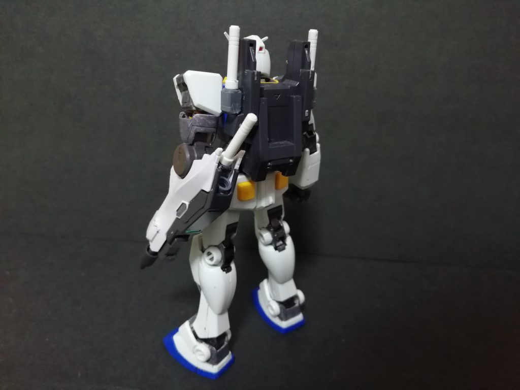 後ろなぜ過去の自分はサーベルが刺さるか試したんだ…バックパックのサーベルラックもおそらく腕と同じパーツ