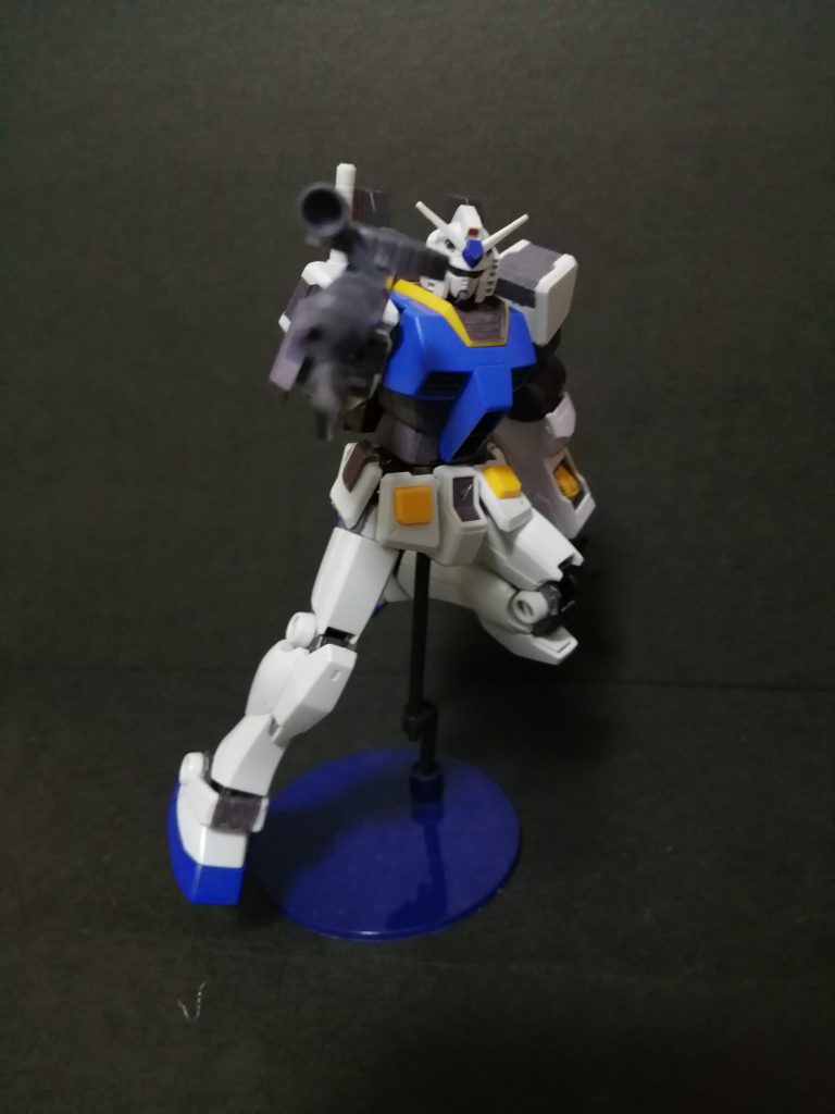 ビームライフルを装備しているのにマシンガンいるか?とも思ったが相手がガンダリウム合金製でもない限りサーベルが無いと使えないライフルよりその辺で拾ったマシンガンを使う方が補給面を考えると良いのかも