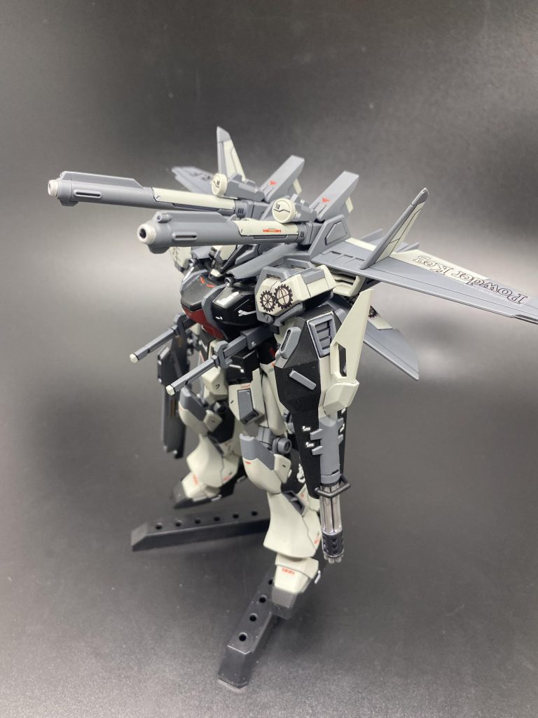 ビーム兵器の一切を排除し実弾のみで固められている設定。ビームブーメランは見せ掛けの飾りと思って下さい(笑)