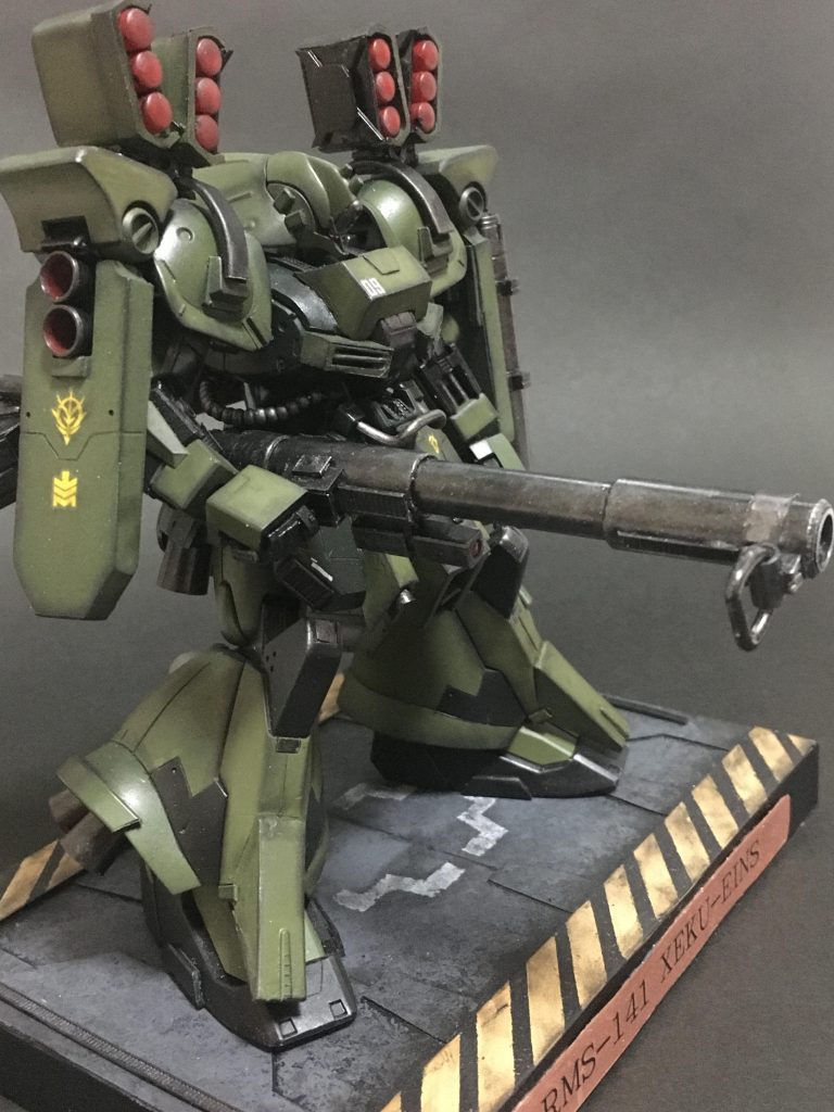 ティターンズ解体後、ネオジオンに登用されたペズンのパイロットという感じの設定です。