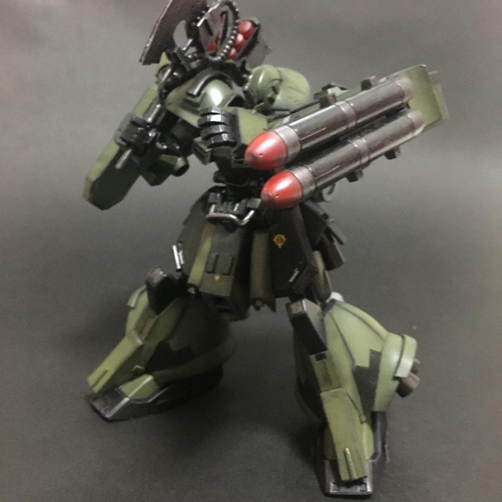 シールドにもミサイル。こっちは対艦用ミサイルという設定です。どんだけミサイル積んでんだよ…