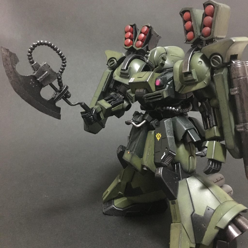 本体の大まかなシルエットやディティールは、ジオやマラサイ、ザク3なんかを参考にしています。