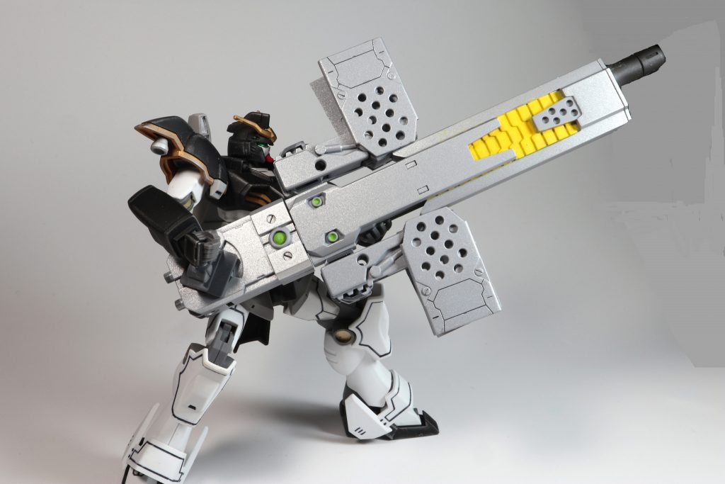 そしてとっておきの奥の手、クルス・バスターライフル。前の方でデスサイズに銃器を持たせるのは無粋と自分で言っていましたが、我慢できずにやってしまいました(笑)近接武装では対処が難しい大型の目標(要塞、都市、コロニー等)を攻撃する必要が生じた際の