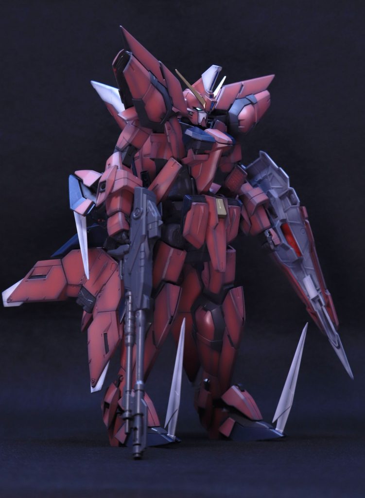 反対正面を！カメラアイもいつもながらGXメタルグリーンで塗装し照明でひからせてます盾裏の手抜きがバレる(ﾉ∀`)残すはストライクとブリッツですがバスターデュエルの前に実は作り終っているのでまた今度投稿いたします！