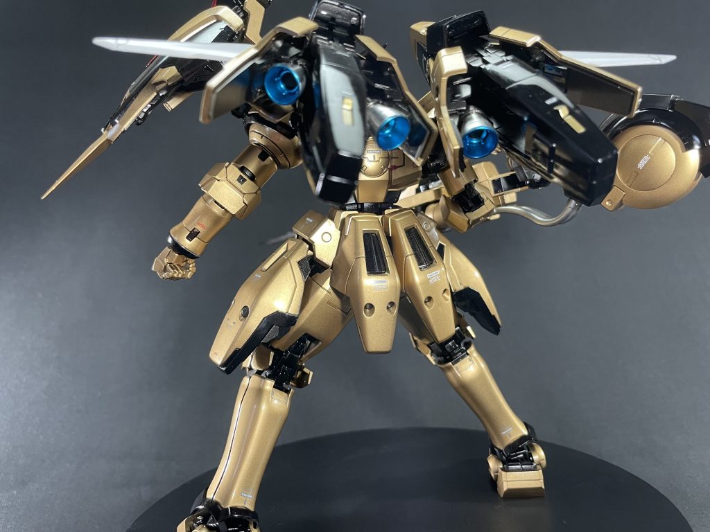 個人的に金と青の組み合わせが大好きです。