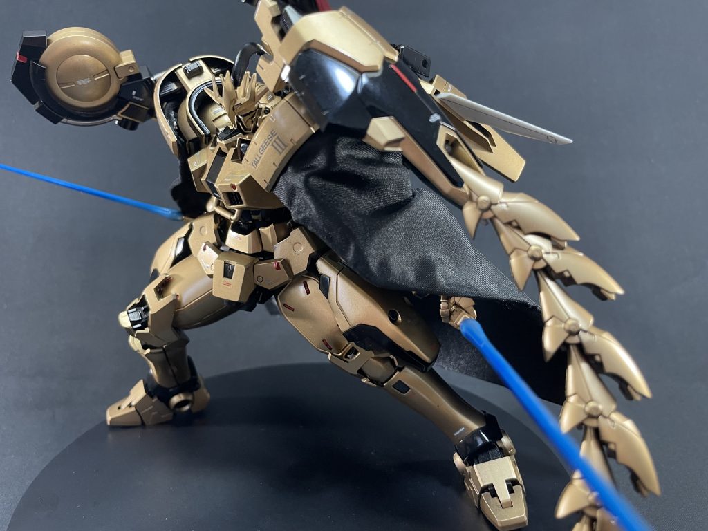 マントをつけたらランチャーよりサーベルが映えます。