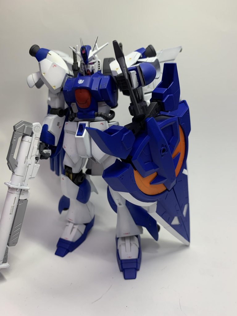 カラーはHi-νガンダムというより、GP04を参考しにしています。ジオニックソードはタクティカルアームズに寄せました。