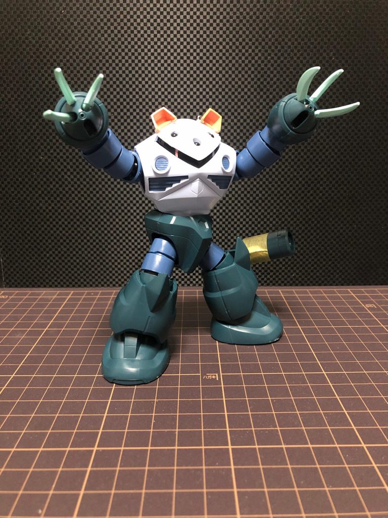 一番最初のイメージづくりの状態最初これをあげたとき、クマ?っていわれましたw頭の格子部分をカットして目を入れてあげるだけでかなり雰囲気がでると思います<カラーレシピ>Mrサーフェイサー 1200(グレーサーフェイサーエヴォ レモンイエロー 爪と腕のマークにMr.Color キャラクターフレッシュ(2) No112NAZCA マンダリンオレンジ爪や腕のマークマンダリンオレンジとキャラクターフレッシュを混ぜる(約6:4ぐらい?)Mr.Color GX1クールホワイトスーパーシルバーを1か2ぐらい混ぜて隠蔽を上げる挑戦約2、3回ほどホワイトベース塗装後艶ありを吹いたのちに墨入れつや消しを吹いてフィニッシュ