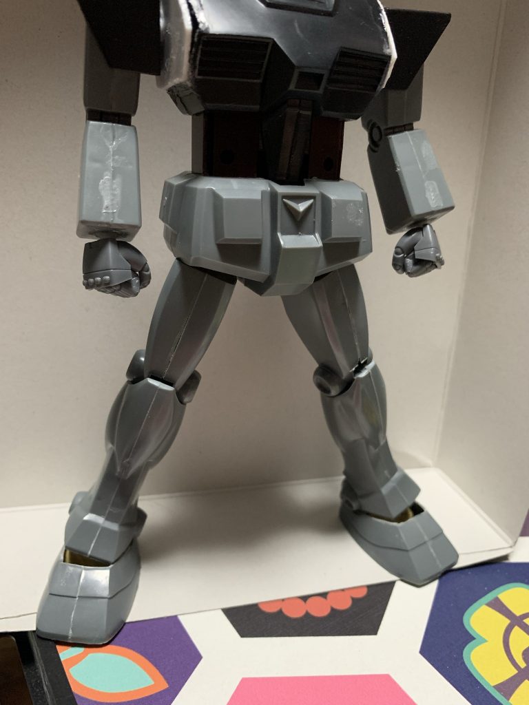 仮組状態。足を開けるようになり、かなり印象変わります。