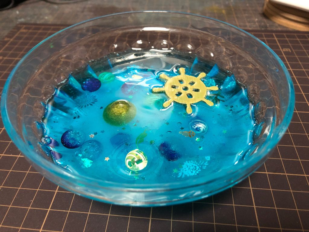2層目実は100均一で購入したキラキラしたものが沈んでいます