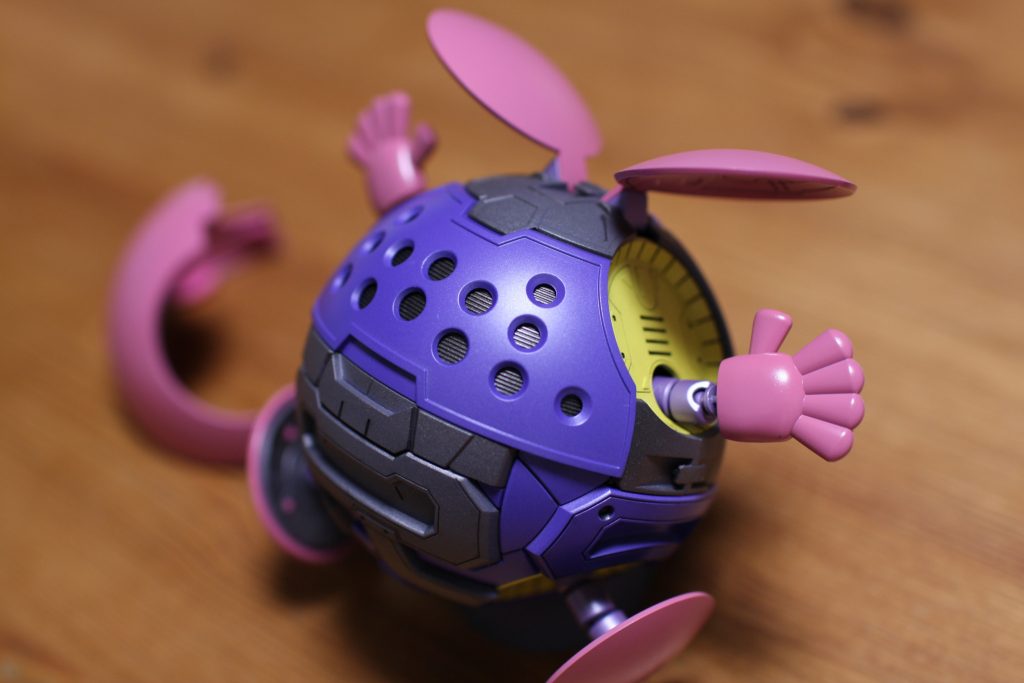 ガワがかわいい分、内部はより機械らしくなるように、焼鉄色・黒鉄色で渋めに仕上げました。排気口は少し汚すのもありでしたね。まだ起動したことのない新品感があります。