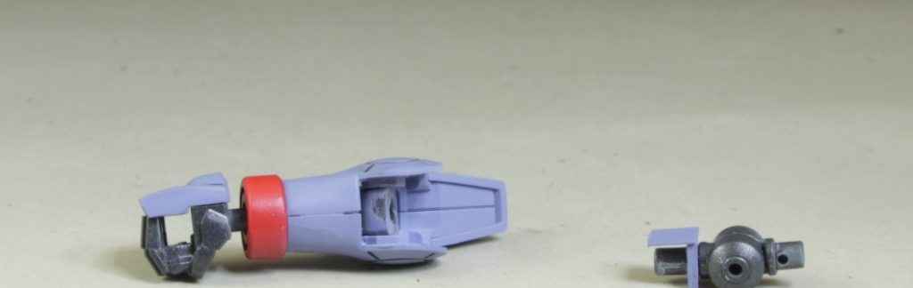 前腕の内側を削ってポリキャップの回転できるクリアランスを設けてプラバンでポリキャップカバーを作りました